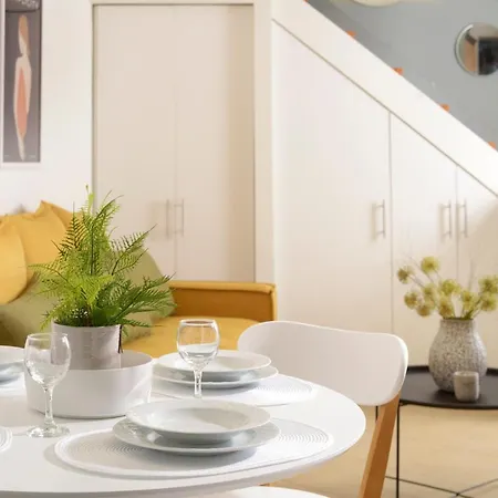 Appartement A Tranquil Getaway With Garden- Close To Sea