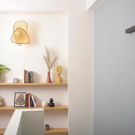 Apartment A Tranquil Getaway With Garden- Close To Sea