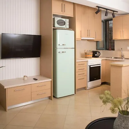 A Tranquil Getaway With Garden- Close To Sea Apartment *
